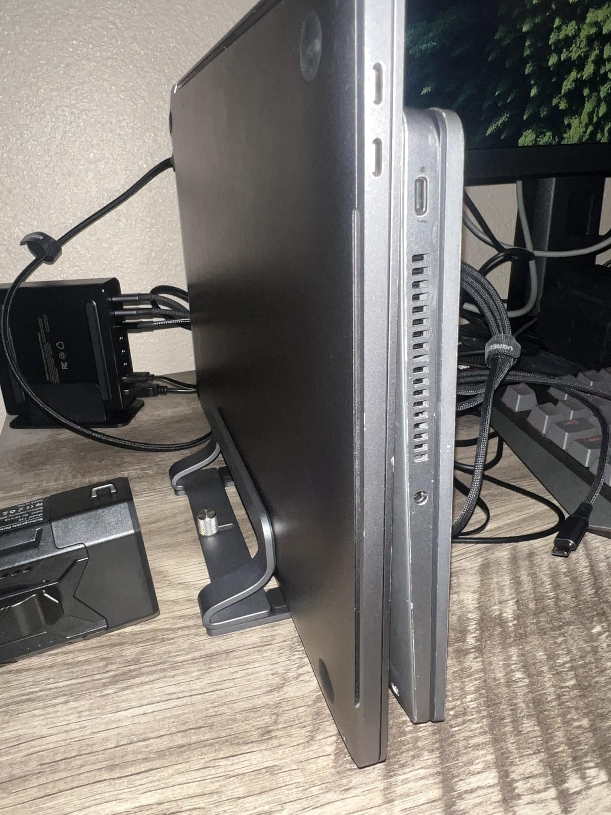 UGREEN 2-Slot Vertical Laptop Stand Holder Desk Compatible with MacBook Pro Air Laptop Stand Desktop Adjustable, Lenovo Ideapad, Surface Book, HP Notebook, Dell Chromebook Up to 17.3 Inch, Space Gray customer photo 1