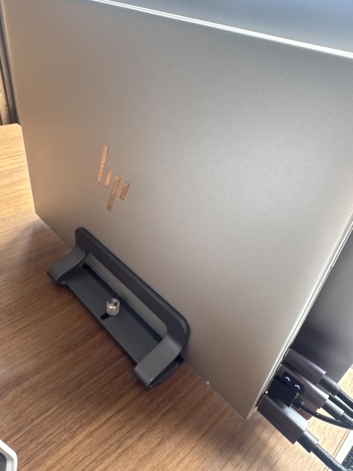 UGREEN 2-Slot Vertical Laptop Stand Holder Desk Compatible with MacBook Pro Air Laptop Stand Desktop Adjustable, Lenovo Ideapad, Surface Book, HP Notebook, Dell Chromebook Up to 17.3 Inch, Space Gray customer photo 2