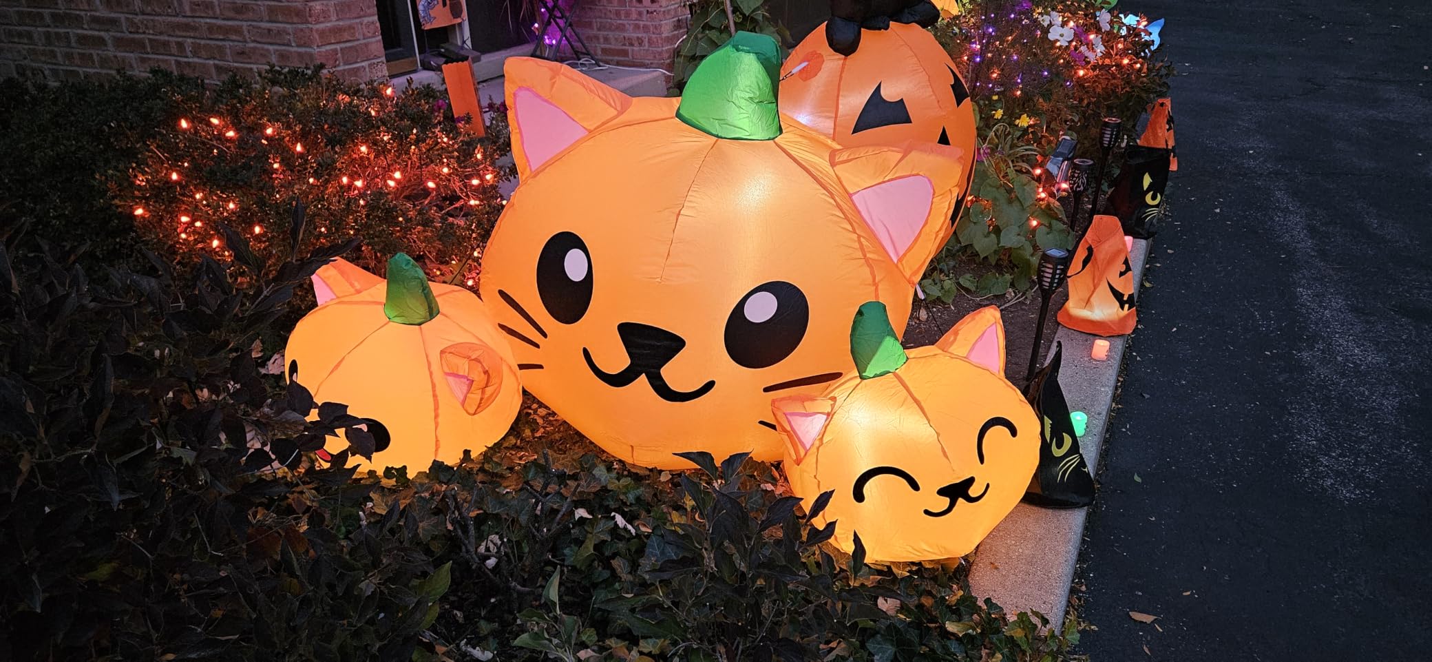 COMIN Halloween Inflatable 5FT Long Three Pumpkin Cat Head Combo with Built-in LEDs, Blow Up Yard Decoration for Holiday Party Indoor, Outdoor, Yard, Garden, Lawn customer photo 1