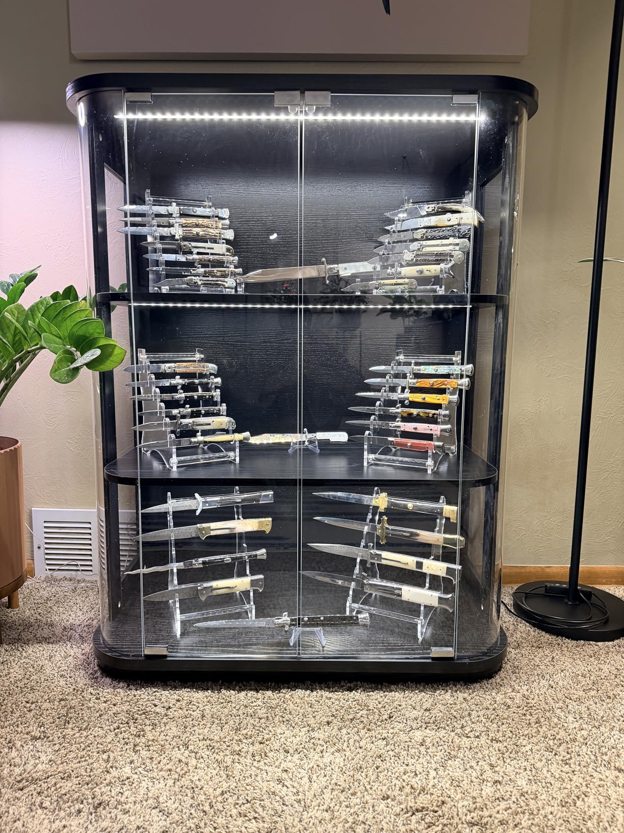 WANLIAN Knife Display Stand,Knife Holder Knife Storage Rack Acrylic Knife Display Case for display collectible knives (Black) customer photo 2