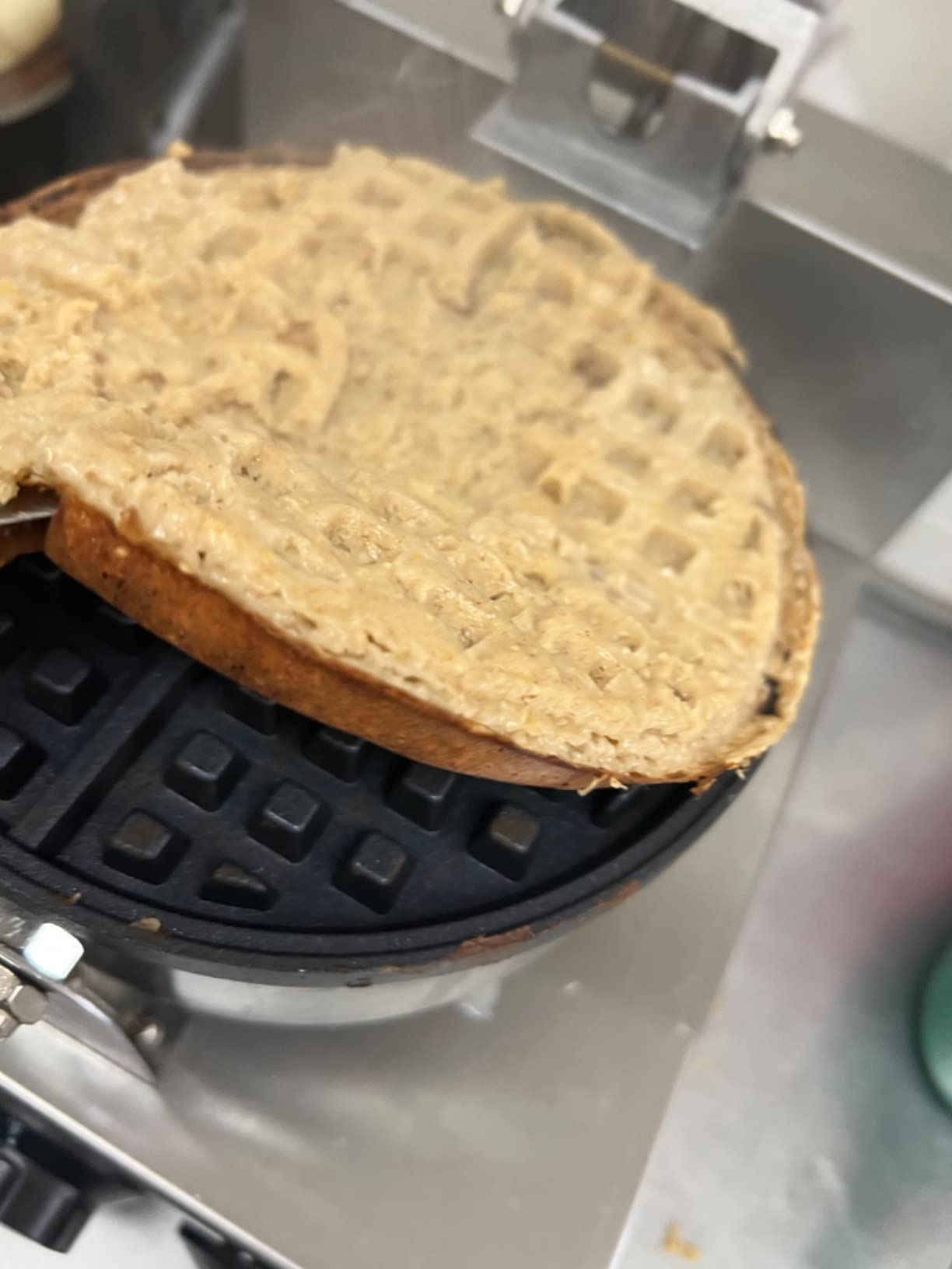 Dyna-Living Waffle Maker Commercial Round Waffle Iron for Restaurant, 1200W Commercial Waffle Maker, Non-stick Professional Waffle Machine, Thicken Stainless Steel Classic Waffle Baker customer photo 1