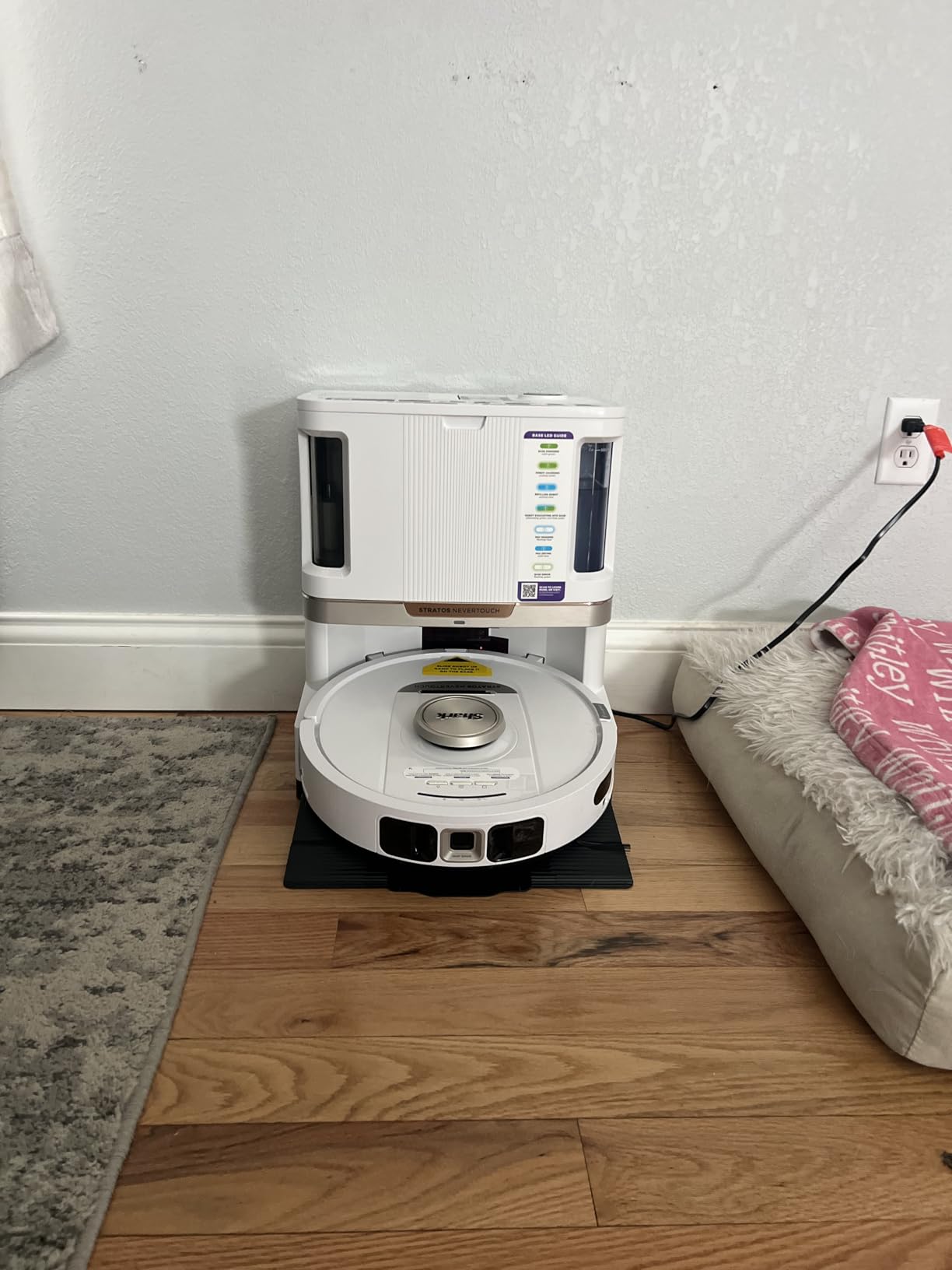 SHARK RV2620WD AI Ultra Robot Vacuum and Mop with Matrix Clean Navigation, CleanEdge Technology, Perfect for Pet Hair, Carpets, Hard Floors, Compatible with Alexa, Black/Mocha customer photo 1