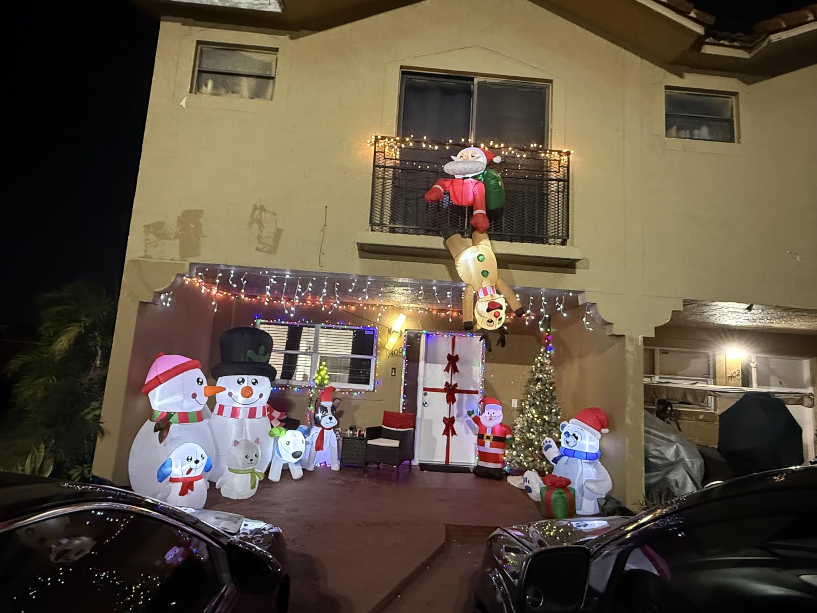 6.8ft Long Christmas Inflatables Outdoor Decorations, Blow Up Snowman Family Inflatable with Built-in LEDs for Christmas Indoor Outdoor Yard Lawn Garden Decorations customer photo 1