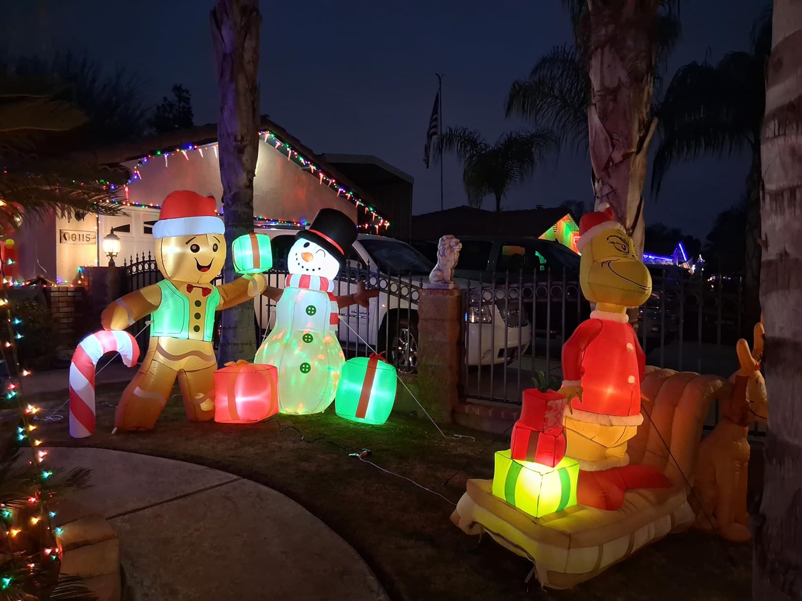 6.8ft Long Christmas Inflatables Outdoor Decorations, Blow Up Snowman Family Inflatable with Built-in LEDs for Christmas Indoor Outdoor Yard Lawn Garden Decorations customer photo 2