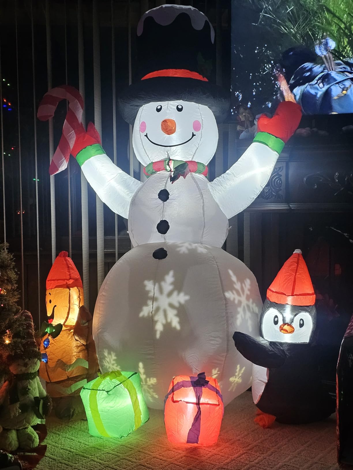 Christmas Decorations, Inflatable Snowman Christmas Yard Decoration - 6ft Built in Colorful Rotating LED Lights Blow Up Outdoor Yard Decorations for Holiday/Party/Lawn/Garden, Ultimate Unicorn customer photo 1