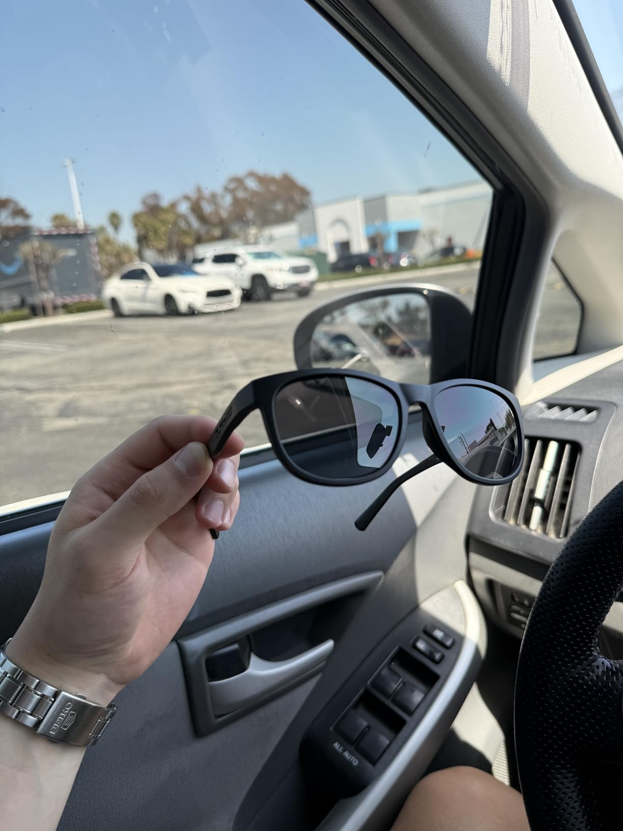 Tifosi Swank Lifestyle Sunglasses - Running, Cycling & Golf | 100% UVA/UVB, shatterproof polycarbonate. Tangle-free hinge, hydrophilic nose pads. For running, cycling, golf & lifestyle. customer photo 2