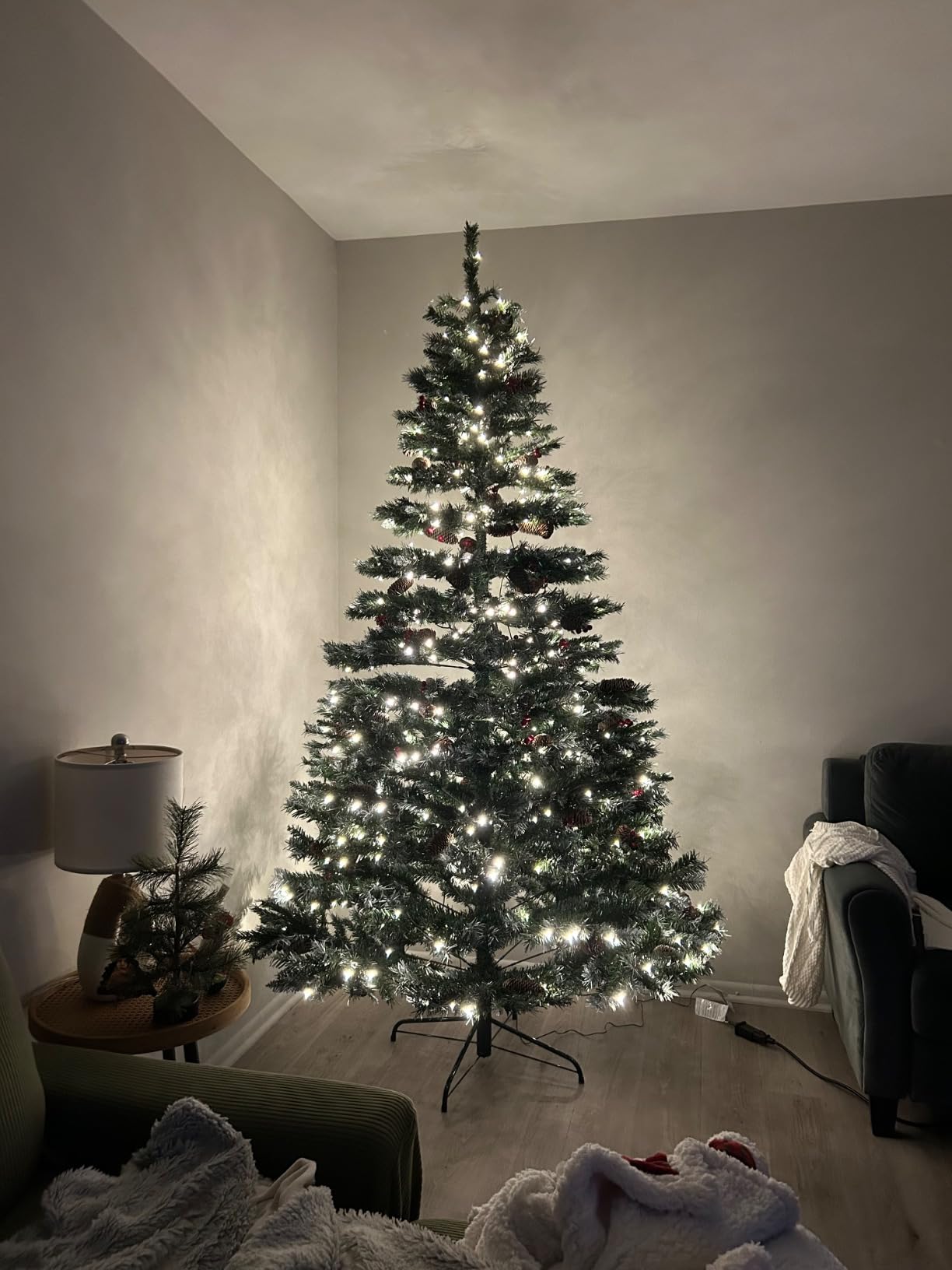 Vancouver 7.5ft Frosted Prelit Artificial Christmas Tree with Pine Cones, Faux Berries, Foot Pedal, 1346 Branch Tips, 550 Warm Lights & Metal Stand, 53