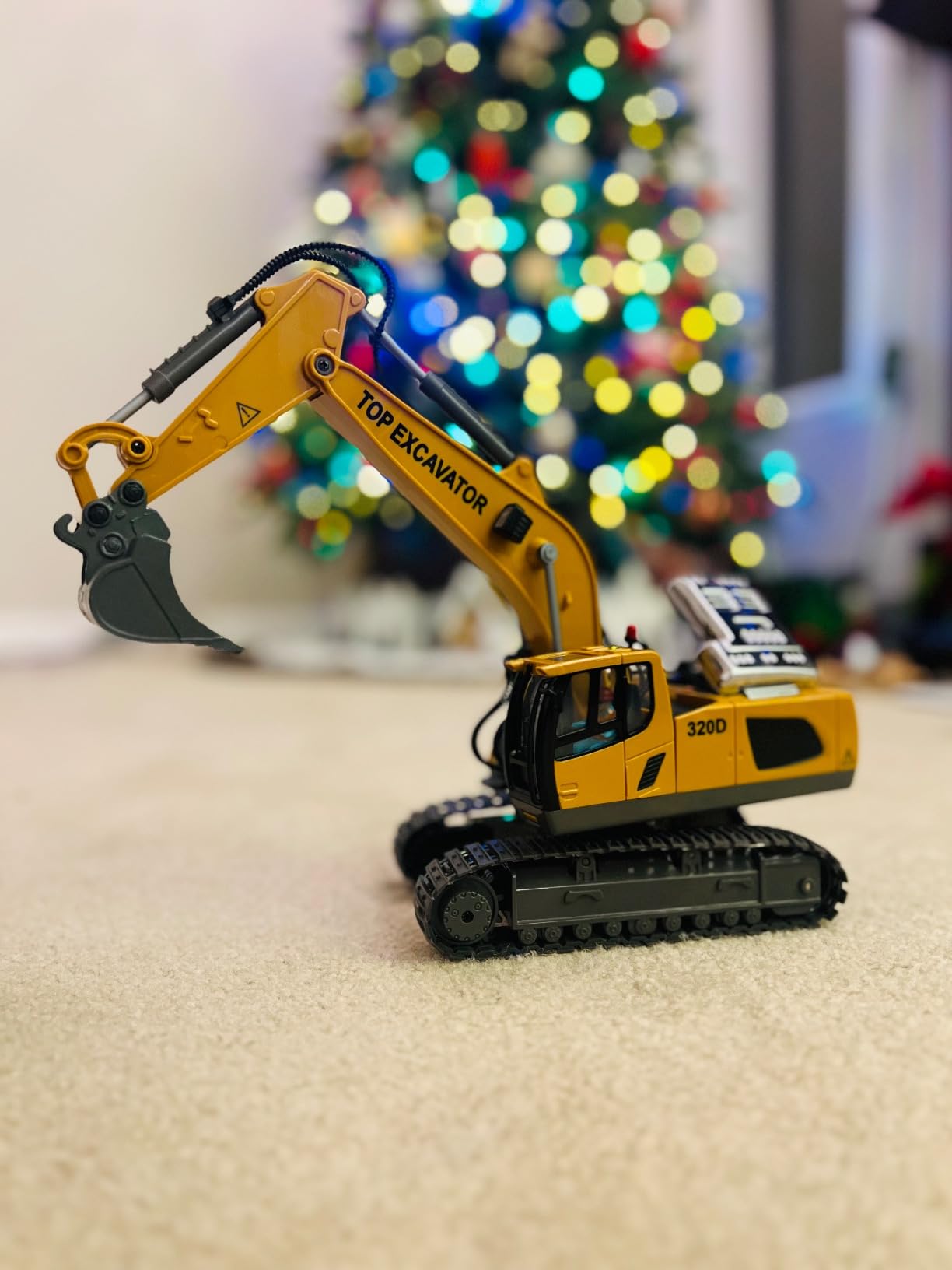 KIDMARKT Remote Control Excavator Toy for Boys | 11-Channel Metal Construction Truck with Lights, Dual Batteries, 120-Min Playtime | RC Excavator Toys for Kids Ages 3-12, STEM Gift for Birthday customer photo 1