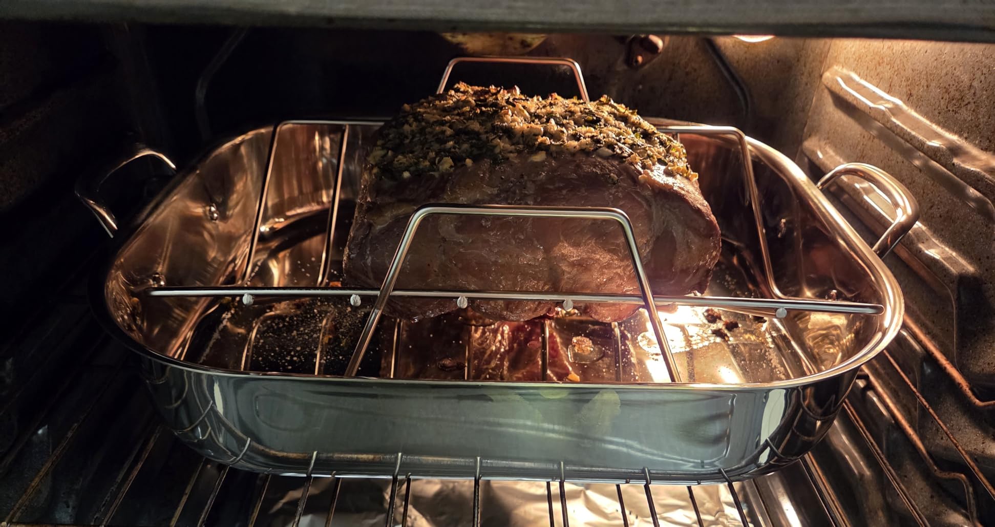Amazon Basics Stainless Steel Rectangular Roasting Pan with Rack, Turkey Roaster, Dishwasher Safe, Easy to Clean, Oven Safe, 16 in customer photo 2