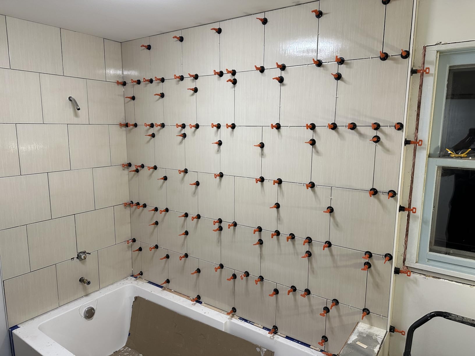 Tile Leveling System Kit with 200pcs Tile Leveler | 4 Special Wrenches & 1000pcs 2mm Tile Spacers customer photo 1