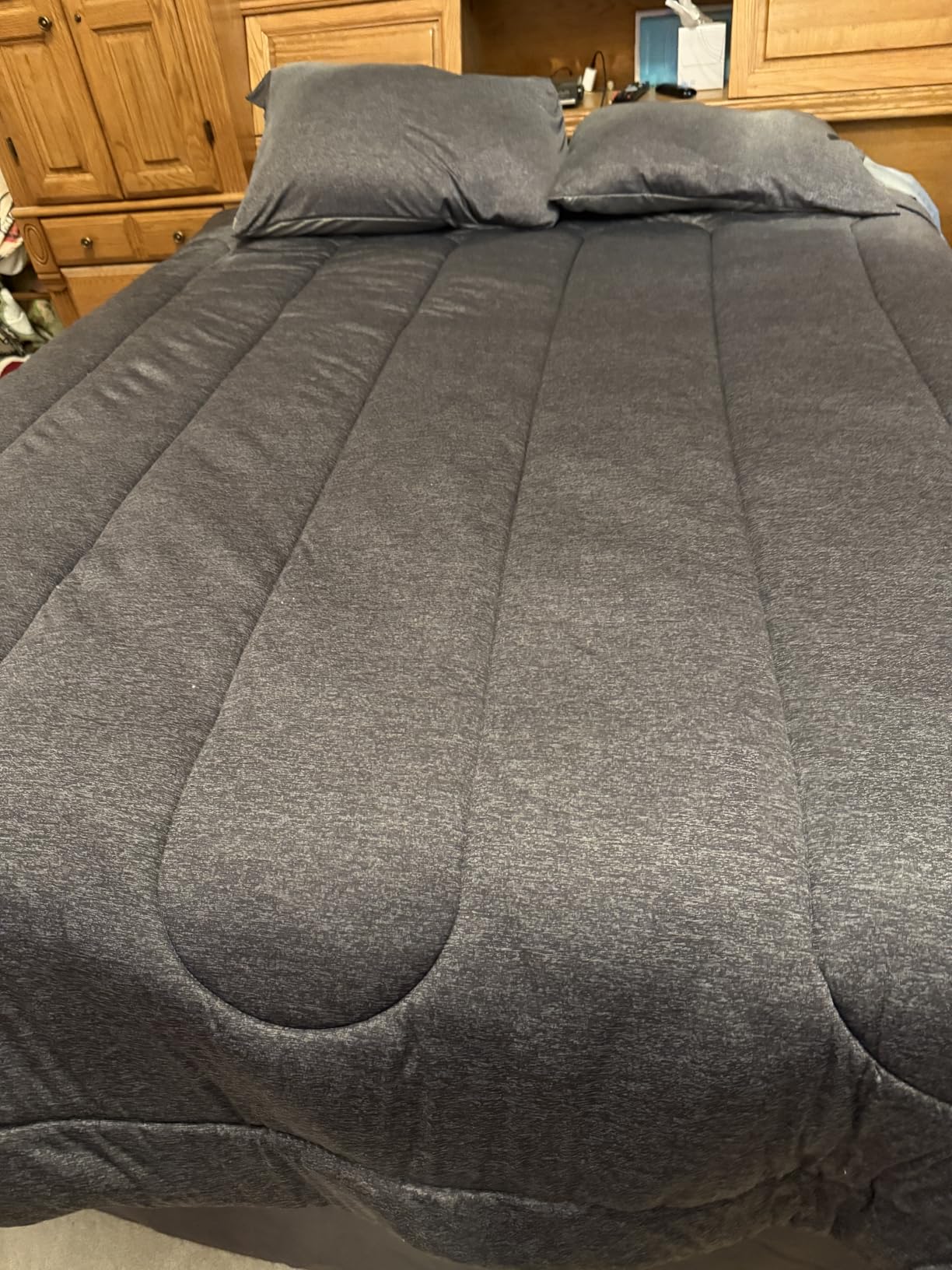 Bedsure Queen Comforter Set, Reversible Cooling & Warm Bedding, Black | All-Season Use, 4 Corner Loops, Ultra-Soft Nylon-Polyester Blend, Gentle on Skin, Box-Stitched Secures Filling, OEKO-TEX customer photo 2