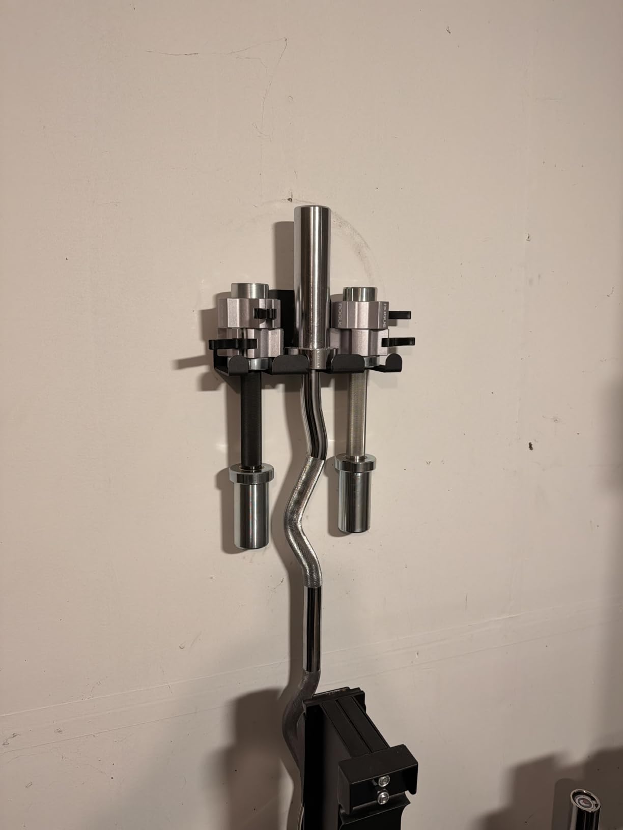 JNIHEEP Olympic Barbell Hanger, Garage Gym Bar Wall Rack, Vertical Barbell Mount Rack, Black Powder Coated, Space Saving Commercial or Home Gym Accessory, Holds Under 33mm Bar Size customer photo 2