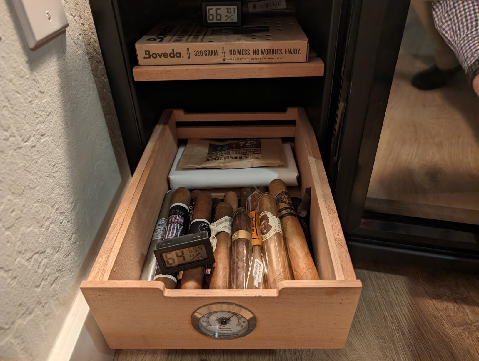 KingChii 16L Electric Cigar Humidors with Temperature Control System, Cigar Cabinet with Spanish Cedar Wood Shelves & Hygrometer, Gifts for Men (2 Layers 100 Capacity) customer photo 2