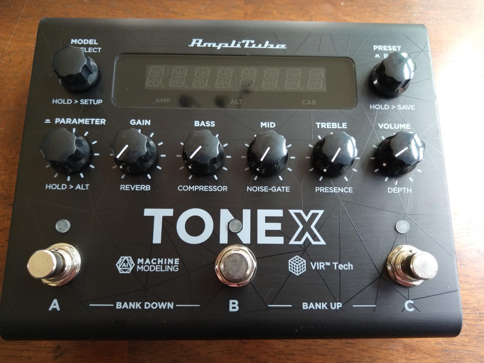 IK Multimedia TONEX Pedal: Stereo multi-effects guitar and bass pedal with 150 Presets, 15 Pre/Post FX, Tuner, Tap Tempo, Headphone Out, Software Player and Editor customer photo 2