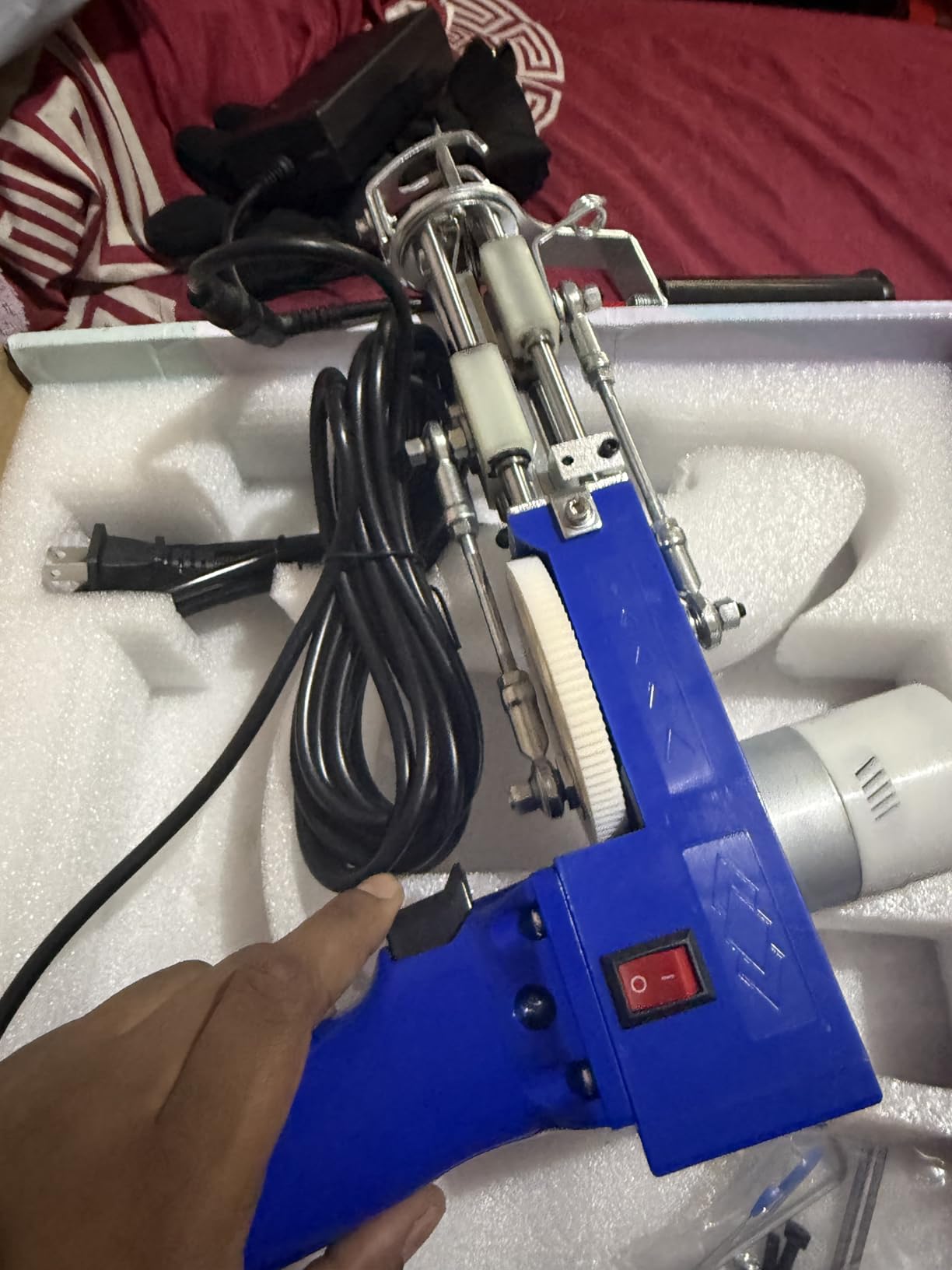 BESGEER Rug Tufting Gun for Tufting Lover, 2 in 1 Cut & Loop Pile Carpet Gun, Rug Maker Machine Starter Kit for Beginners customer photo 2