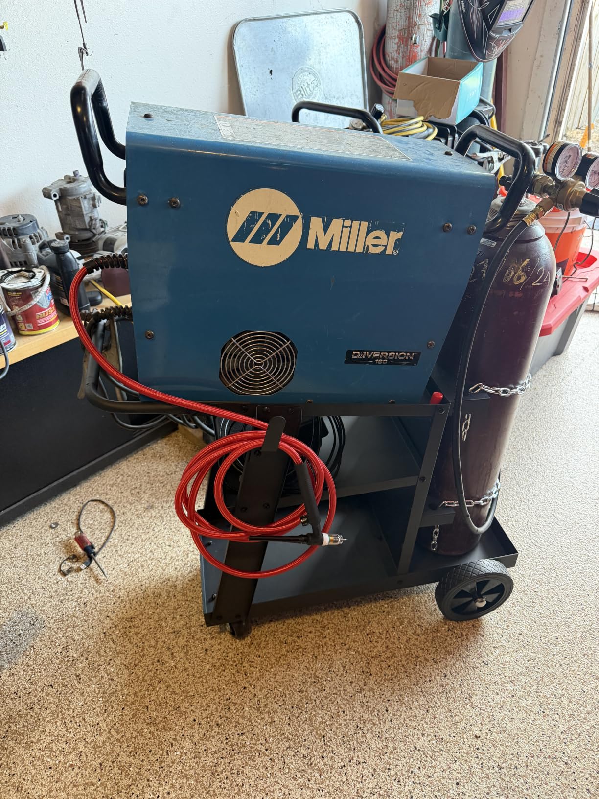 YESWELDER Welding Cart for TIG MIG Welder and Plasma Cutter, Tilt-Table Large Storage 360° Rolling Welding Trolley customer photo 2