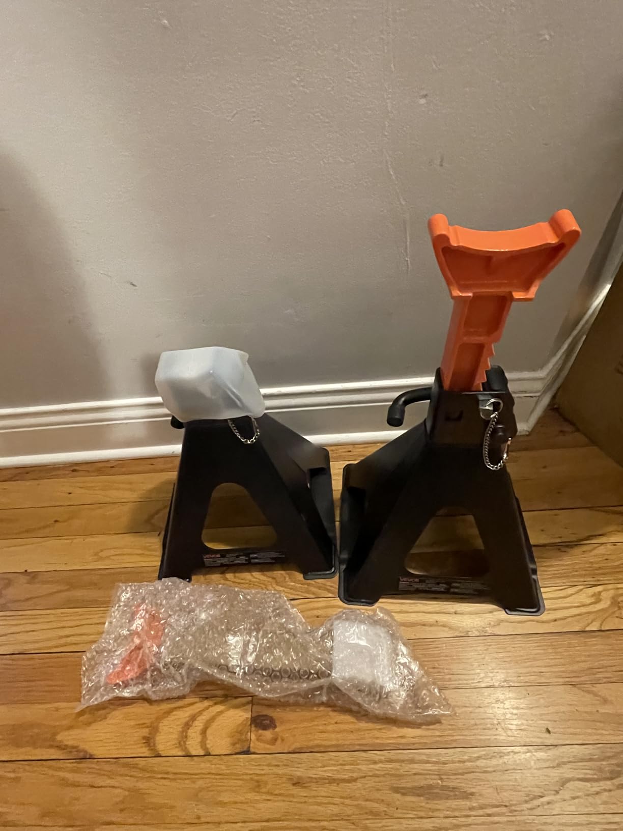 VEVOR Jack Stands, 6 Ton (13,000 lbs) Capacity Car Jack Stands Double Locking, 14.2-23 inch Adjustable Height, for Lifting SUV, Pickup Truck, Car and UTV/ATV, Red, 1 Pair customer photo 2