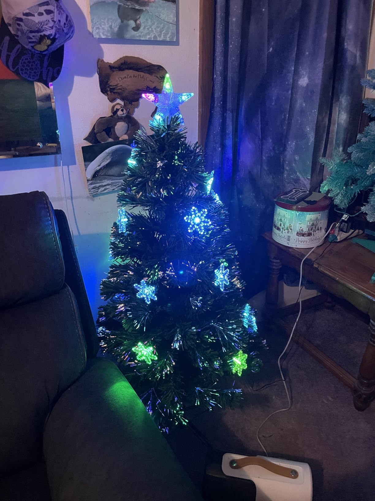 VINGLI 4ft Pre-lit Fiber Optic Artificial Christmas Tree w/Multicolor LED Lights, Snowflakes & Top Star, Small Xmas Tree with Lights Indoor Holiday Home Decoration customer photo 1