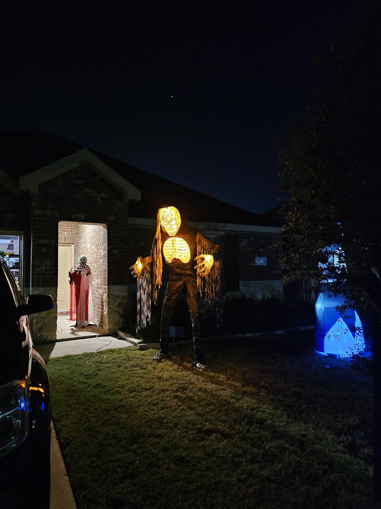 Haunted Hill Farm 8-Ft Motion-Activated Towering Skeleton Animatronic - Motion-Activated 8-Ft Towering Skeleton, Plug-In, Talking, Indoor or Outdoor Decoration, Creepy customer photo 1
