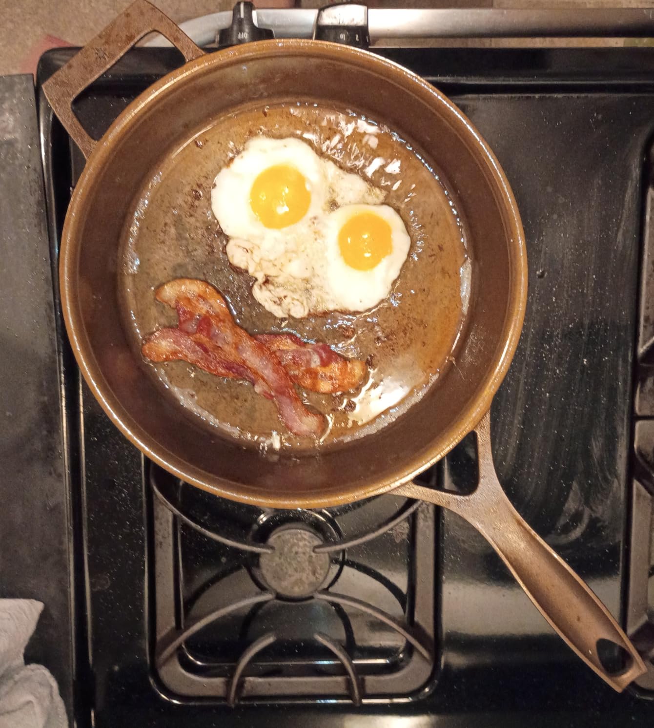Stargazer 12-Inch Cast Iron Skillet | Made in USA, Seasoned, Premium Frying Pan for Grilling, Searing, Baking & More - Durable Cast Iron with Smooth Cooking Surface customer photo 1