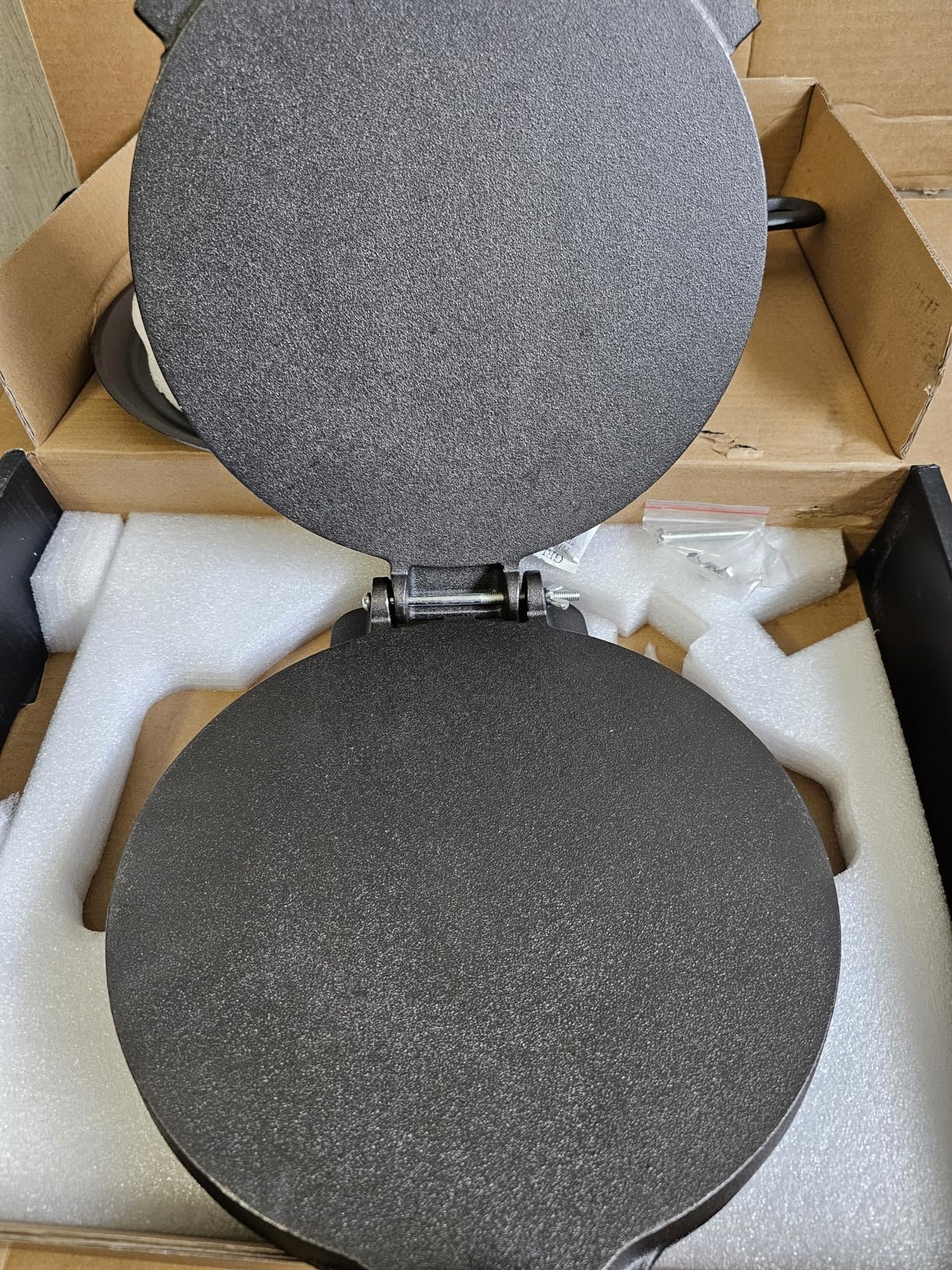Uno Casa 10 Inch Cast Iron Tortilla Press & Comal Pan Bundle - Non-Stick, Heat-Resistant, Family Size, Gas Stovetop Compatible customer photo 2