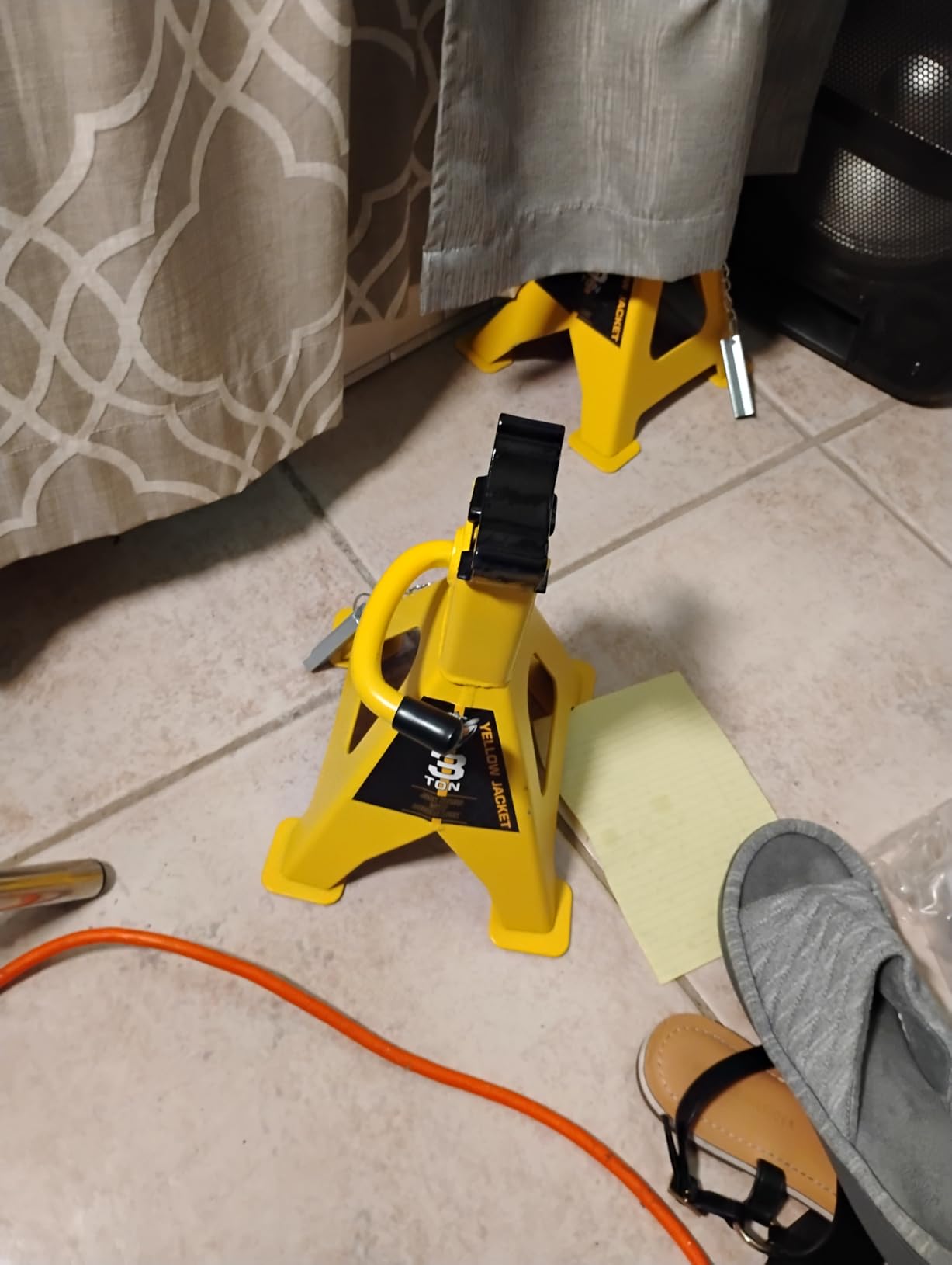 YELLOW JACKET Car Jack Stands 3 Ton with Double Locking and Large Foot Base for Lifting SUVS, Heavy Duty Steel, 6600 lb Capacity, 1 Pair, Yellow customer photo 2