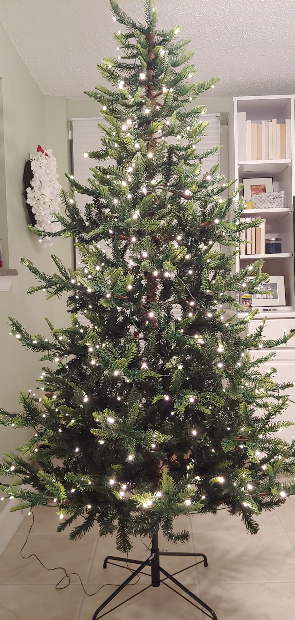 Naomi Home 9ft Nordic Christmas Tree with Lights, Realistic Charming Christmas Tree Prelit with 2106 Branch Tips, 1100 Warm Lights and Metal Stand, Artificial Xmas Tree customer photo 2