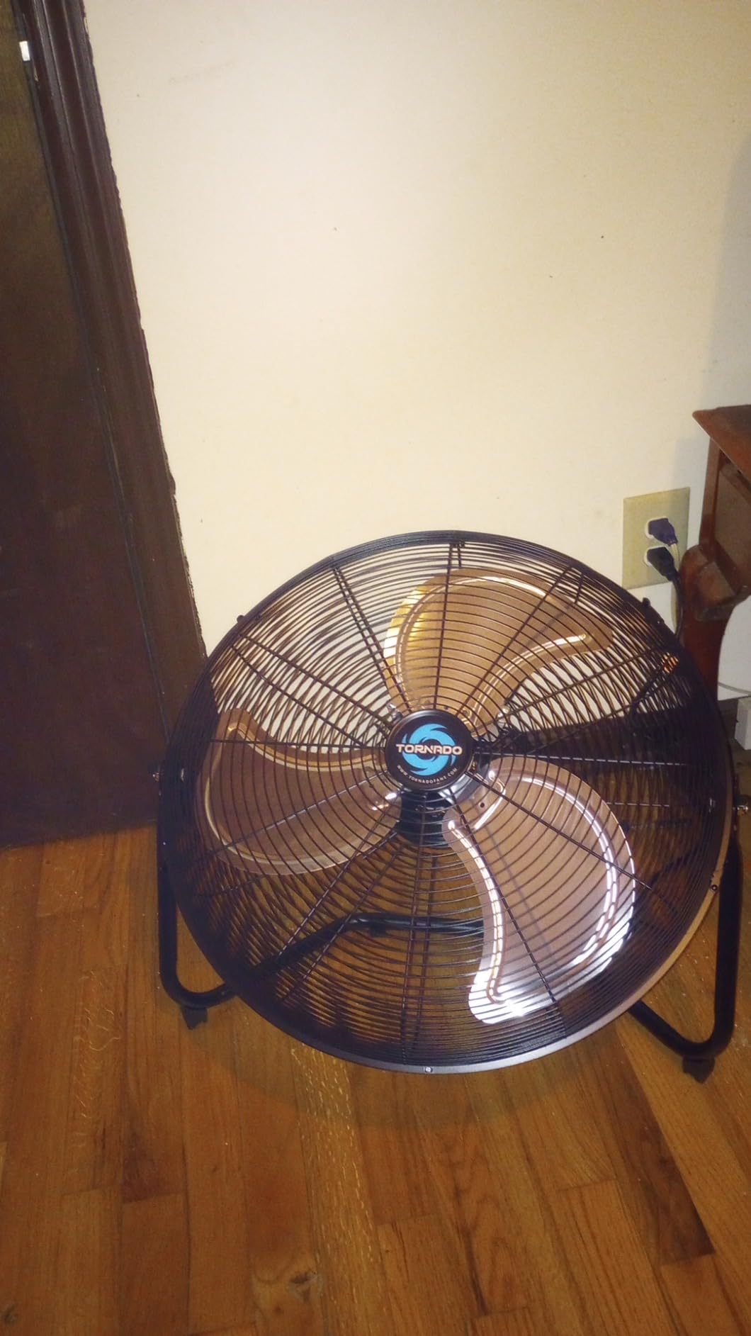 Tornado 20 Inch High Velocity Metal Floor Fan, 3-Speed Powerful Cooling for Industrial, Commercial, and Home Spaces, 120°Tilt, 6.0 FT Cord - UL safety Listed, Black customer photo 2