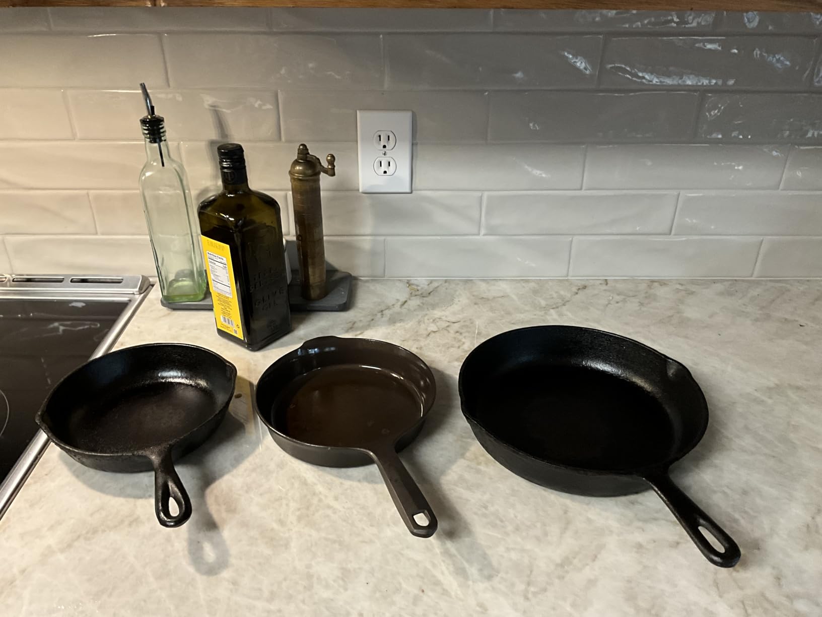 Field Company No.10 Large Cast Iron Skillet - 11.6-Inch Pre-Seasoned Pan for 4+ Servings, Lighter & Smooth, Made in USA customer photo 2