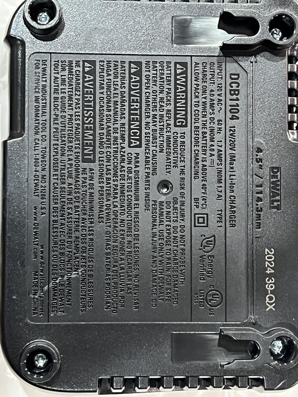 DEWALT 12V MAX/20V MAX Lithium Ion Battery Charger, 4 Amp (DCB1104) customer photo 1
