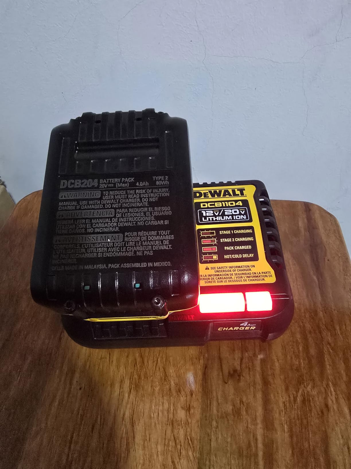 DEWALT 12V MAX/20V MAX Lithium Ion Battery Charger, 4 Amp (DCB1104) customer photo 2