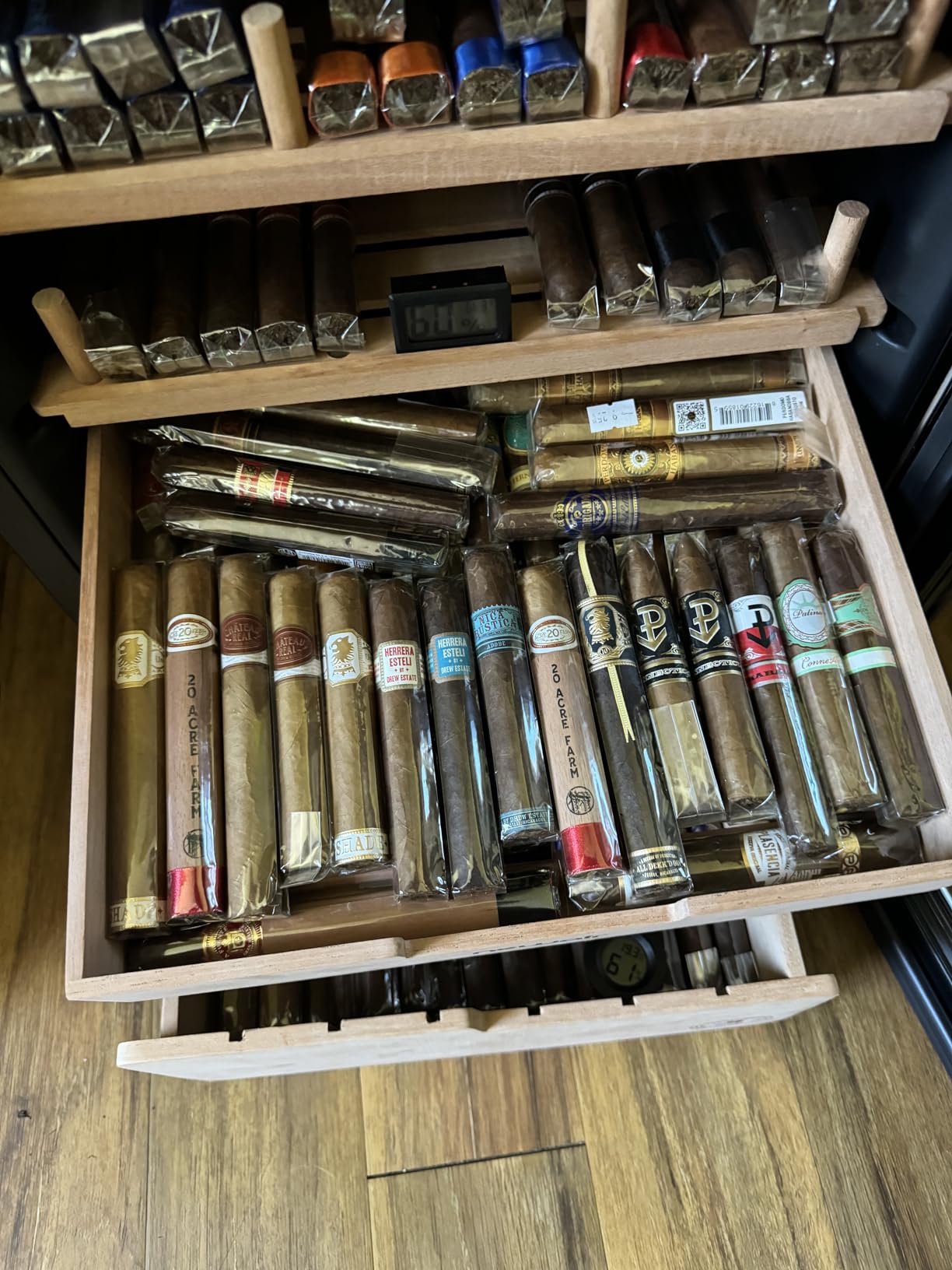 NewAir 500 Count Electric Cigar Humidor Box | Premium Cigar Cooler Cabinet with Built-In Boveda Temperature & Humidity Control | Adjustable Spanish Cedar Shelves | Desktop Humidor customer photo 1