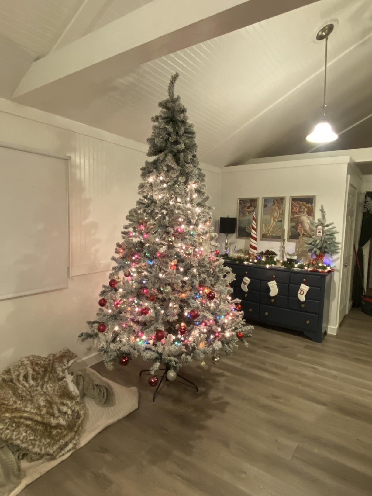 COSTWAY 7.5 FT Pre-Lit Christmas Tree, Snow Flocked Hinged Xmas Tree | 1010 Branches Tips & 450 LED Lights, Metal Stand, Artificial Pine Lighted Holiday Tree for Home Office Decorations customer photo 2