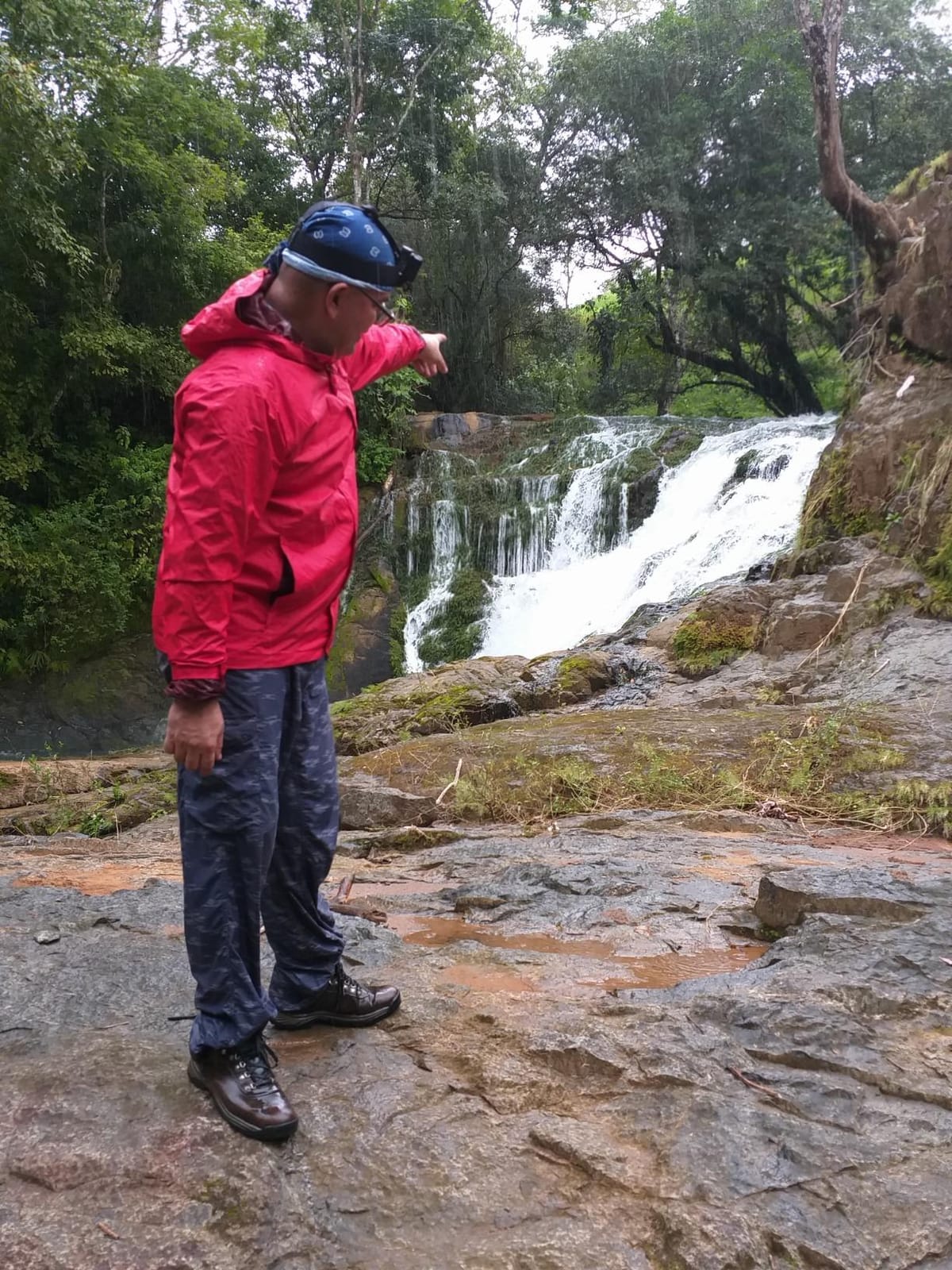 Columbia Men's Watertight II Rain Jacket customer photo 2