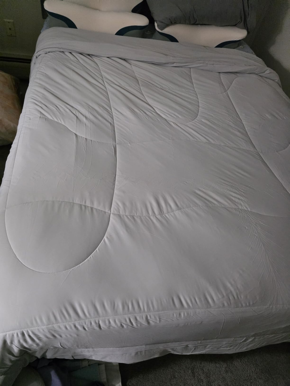 Bedsure Cooling Comforter Queen Size - Cooling Blankets for Hot Sleepers, Lightweight Comforter for Summer with Dual-Sided Cool Tech, Soft Breathable Cold Blanket for Sleeping, Grey, 88x88 Inches customer photo 1