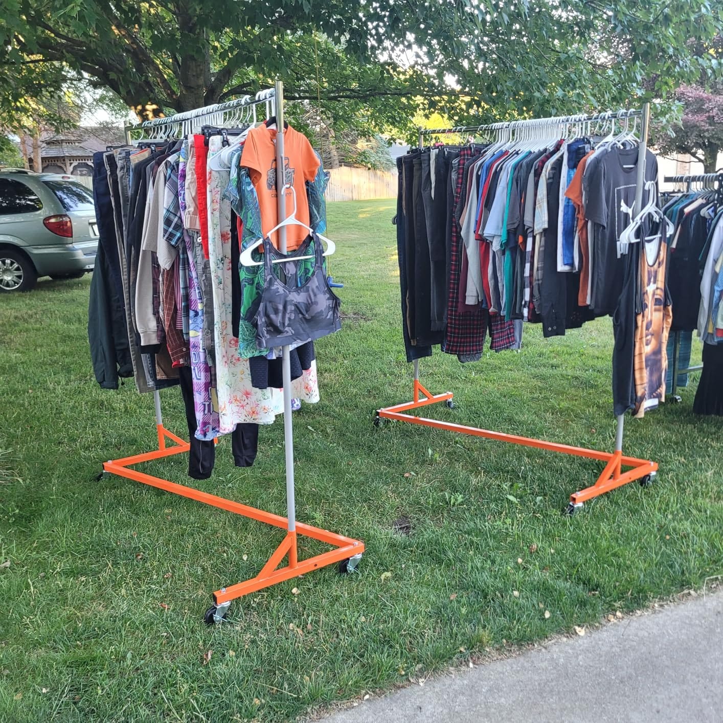VEVOR Z Rack Industrial Grade Z Base Garment Rack Rolling Sturdy Steel | for Home Clothing Store Display, 3 Packs, Space-Saving Storage, Quick Assembly, with Lockable Smoothly Swivel Casters, Orange customer photo 1