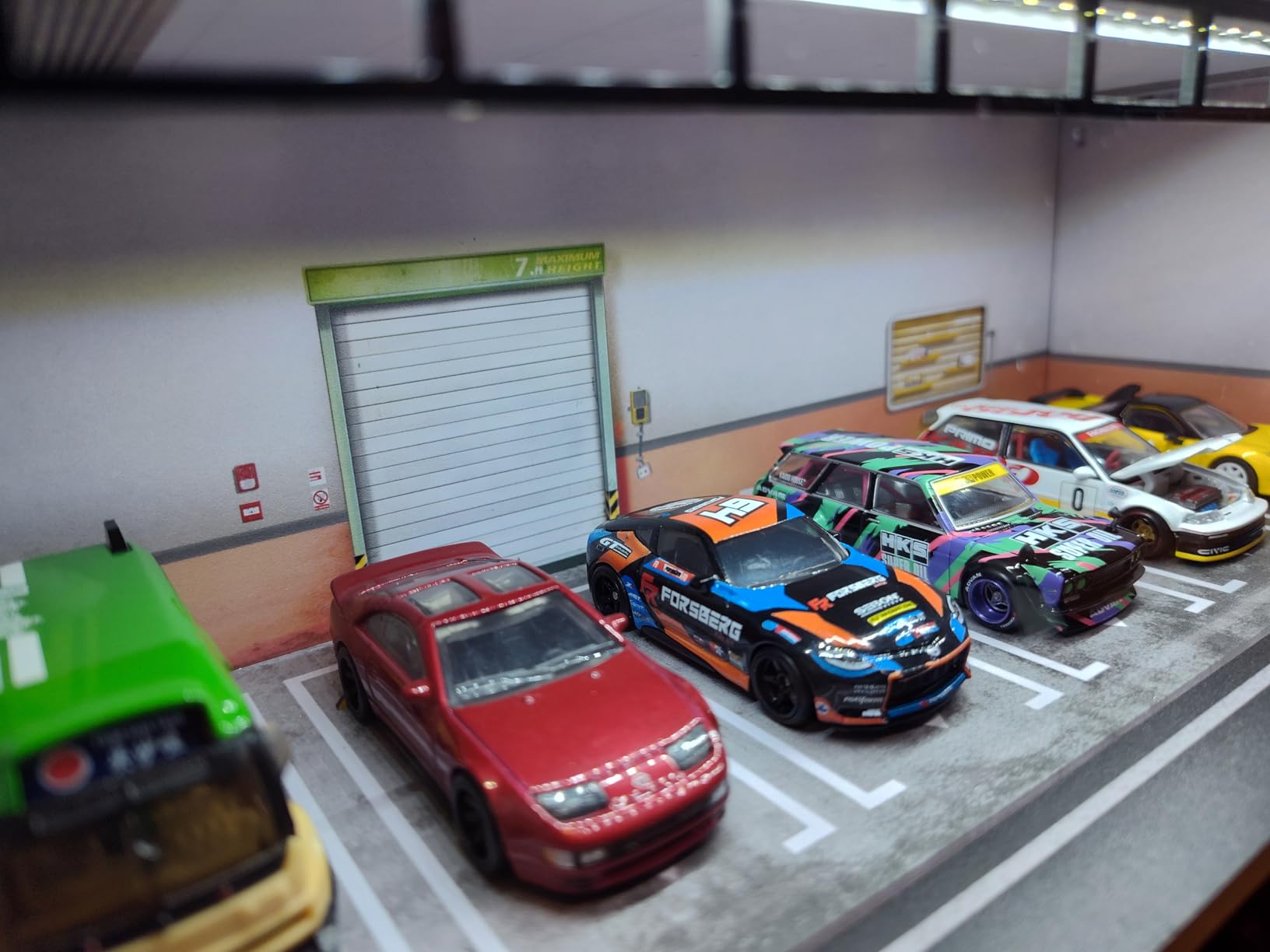 Bivitre 1:64 LED Garage Diorama Display Case customer photo 1