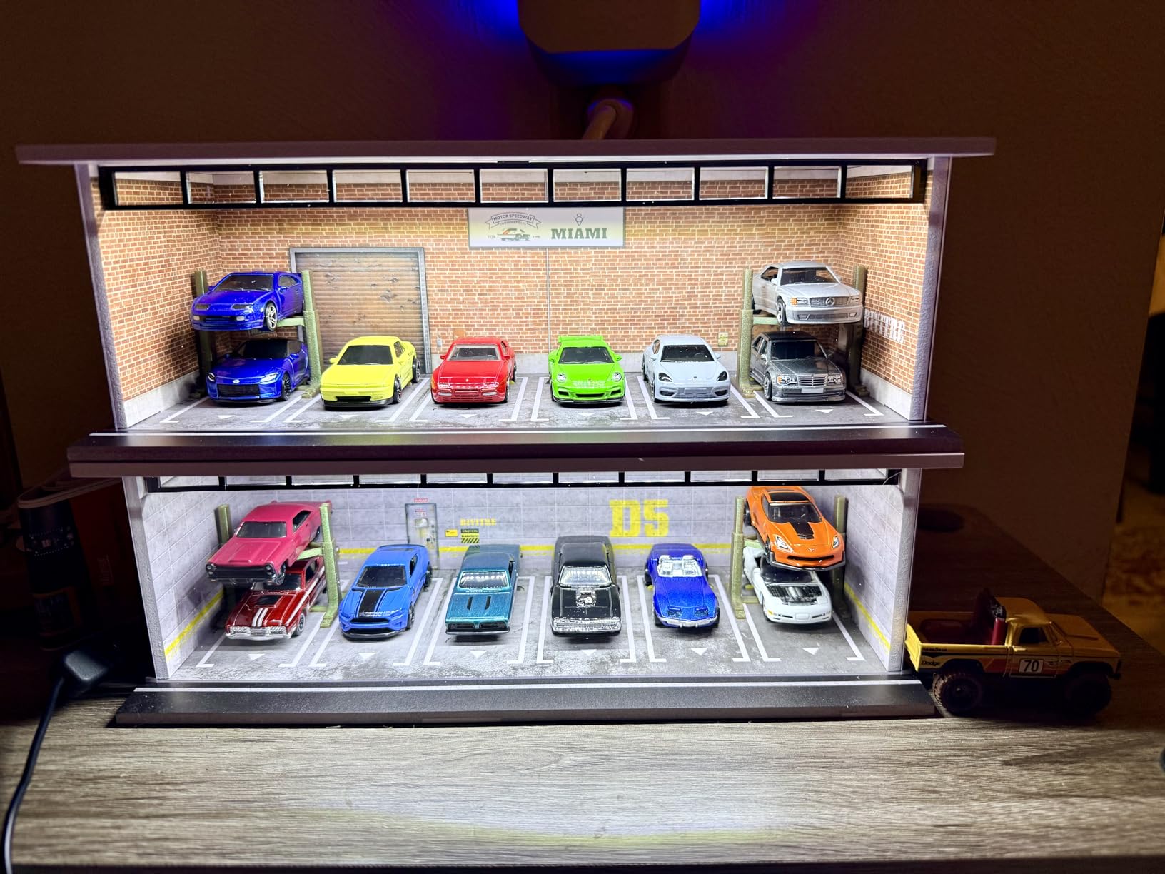 Bivitre 1:64 LED Garage Diorama Display Case customer photo 2