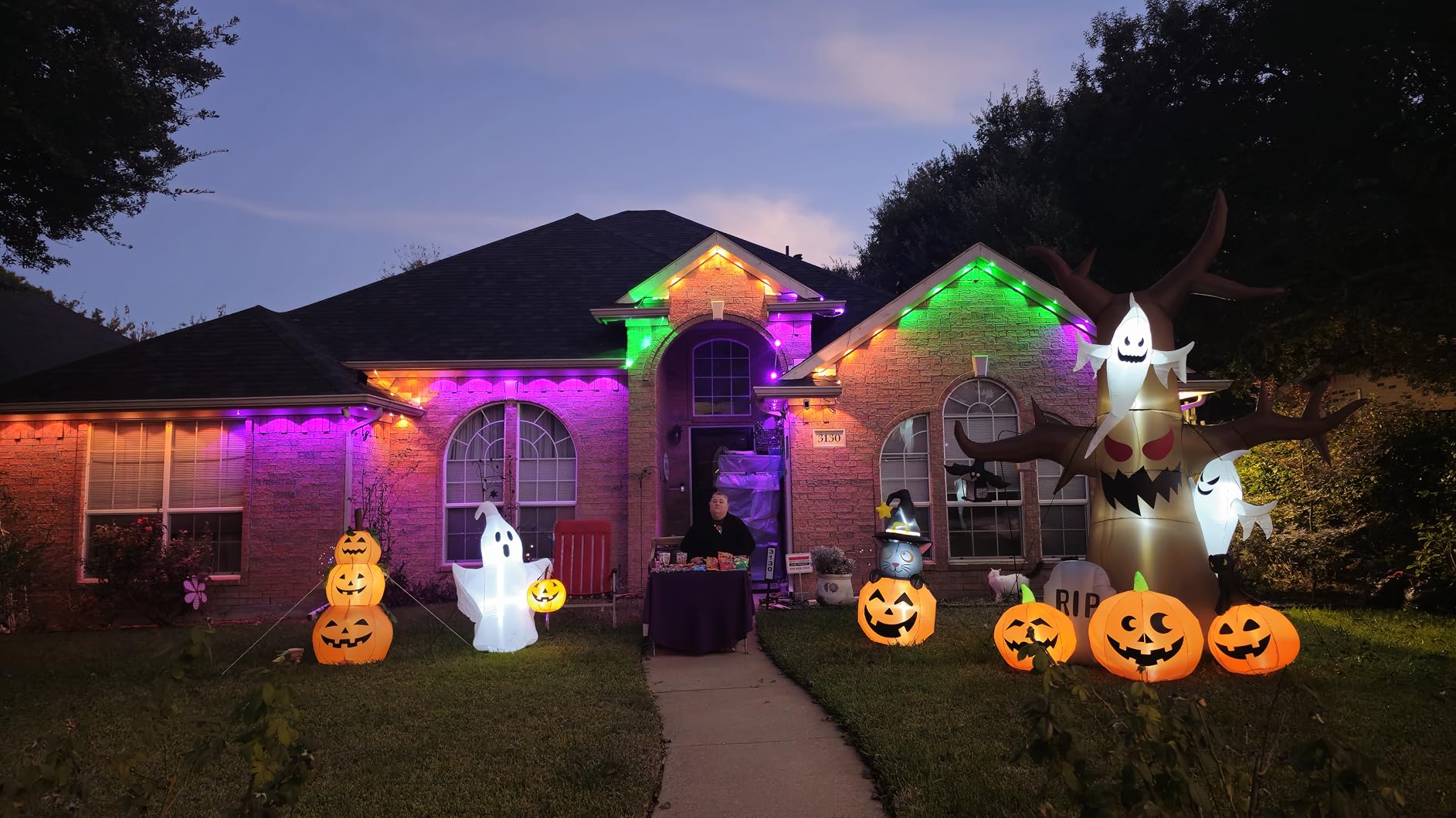 GOOSH 12 FT Halloween Inflatables Tree Outdoor Decorations Blow Up Yard Scary Dead Tree with Pumpkin Ghost Tombstone with Built-in LEDs for Garden Lawn Indoor Party Decor customer photo 1
