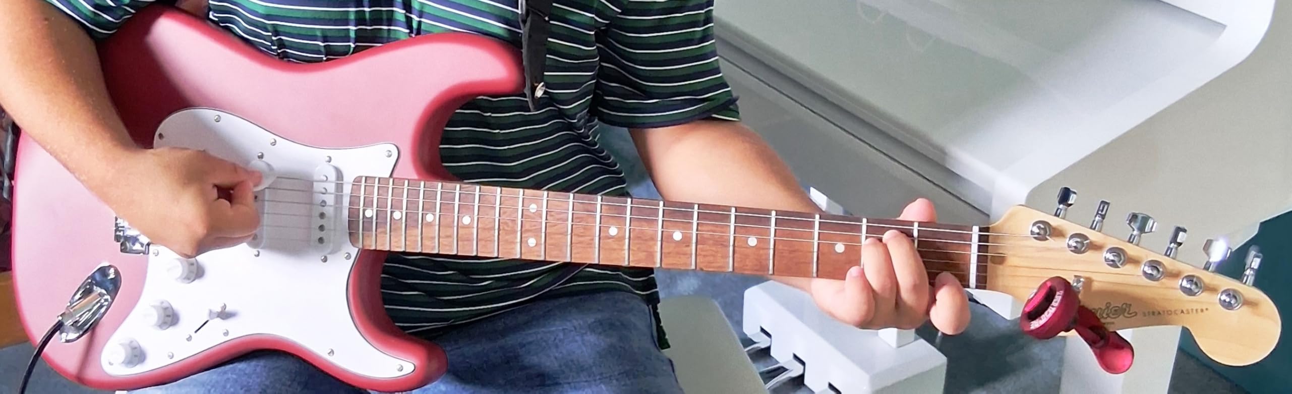 Fender Squier Debut Series Stratocaster Electric Guitar, Beginner Guitar, with 2-Year Warranty, Includes Free Lessons, Black with Matte Finish customer photo 2