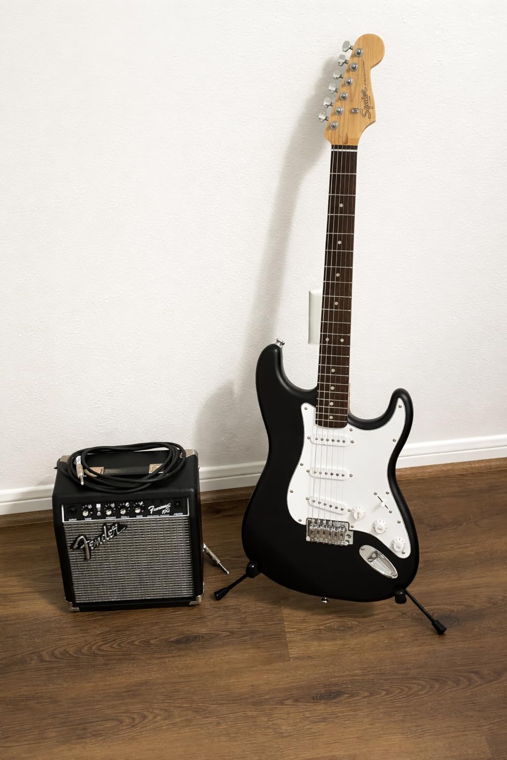 Fender Squier Debut Stratocaster Beginner Electric Guitar Kit, Matte Black | Complete starter pack with Frontman 10G amp, padded gig bag, strap, free lessons, 2-year warranty included customer photo 1