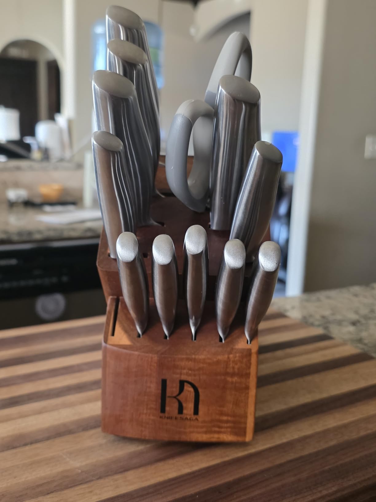 KnifeSaga Kitchen Knife Set Premium Japanese High Carbon Stainless Steel Knife Block Sets with Built-in Sharpener, Razor Sharp Knives Set for Kitchen, Quality Wood Block Knife Set, 14 Pcs, Brown customer photo 2