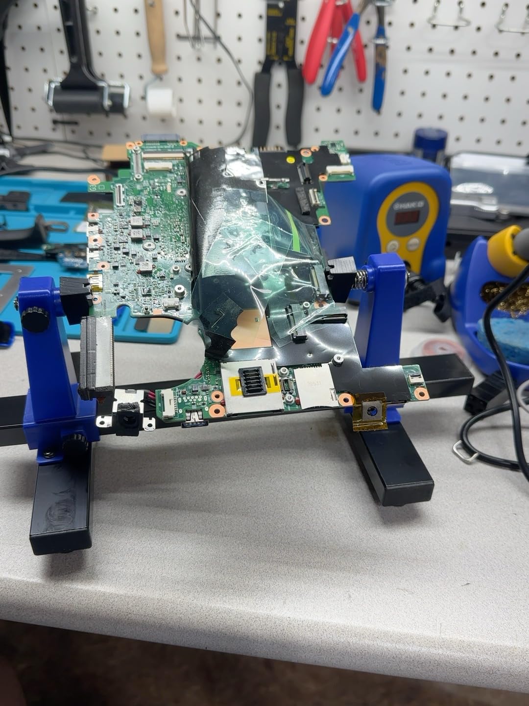Noah Adjustable PCB Holder Circuit Board Clamp Roating Holder Tool for Soldering Desoldering, Soldering Repair Tool 360 Degree Rotation, NH-11E customer photo 2
