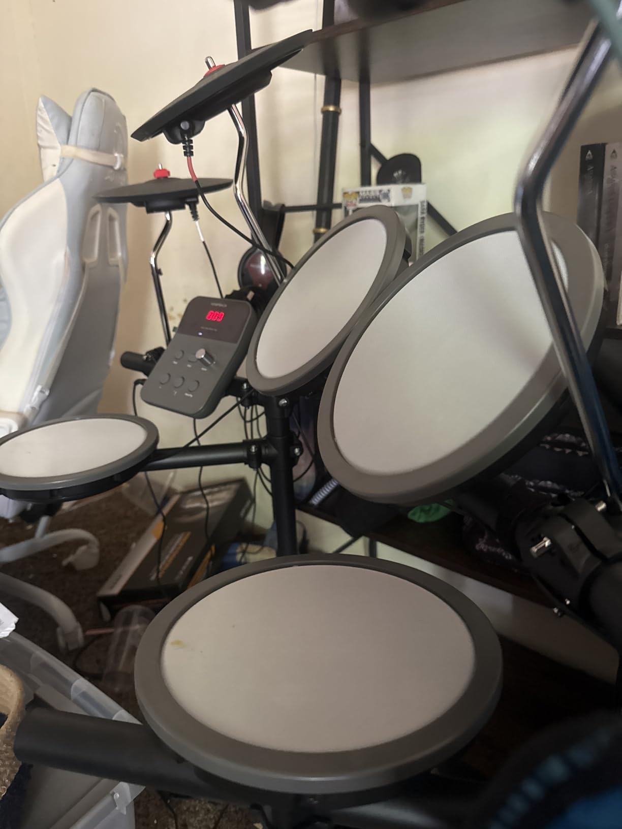 HAMPBACK MK-0 Electric Drum Set with 7'' Quiet Mesh Drum Pads, 8'' Full Rubber Cymbals, 12 Kits and 68 Authentic Sounds, USB MIDI, Throne, Sticks, Headphone, 2 Switch Pedals for Beginners & Kids customer photo 1