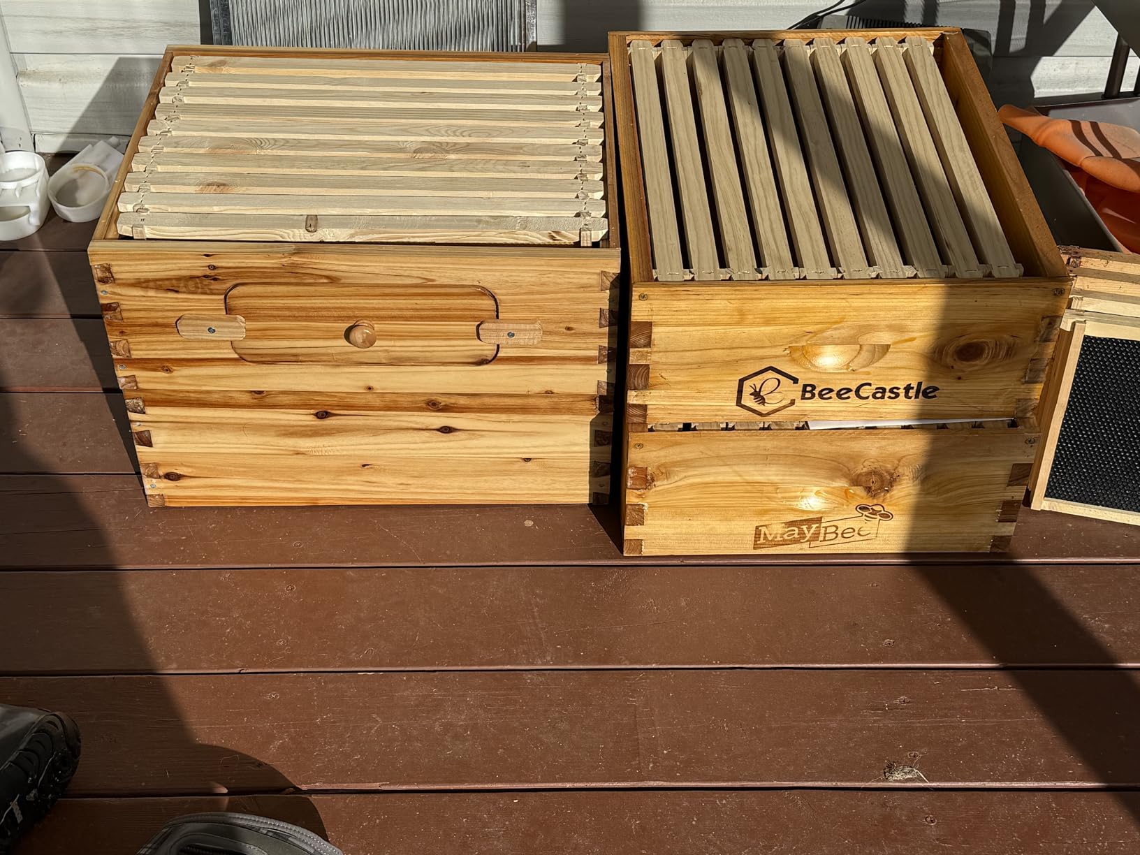 VEVOR Bee Hive 10 Frame Bee Hives Starter Kit, Beeswax Coated Fir Wood, 2 Deep + 1 Medium Bee Boxes Langstroth Beehive Kit, Transparent Acrylic Windows with Foundations for Beginners Pro Beekeepers customer photo 2