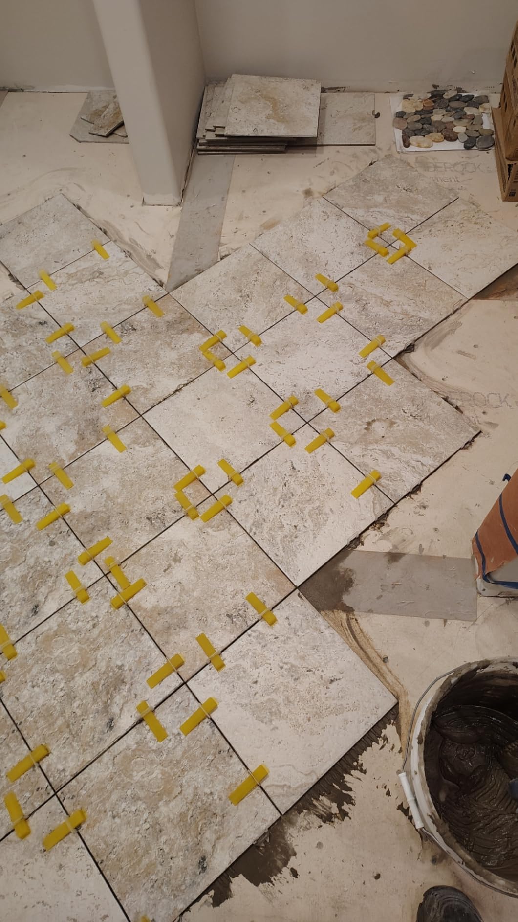 DGSL Tile Leveling System with Rubber Mallet and Tile Plier - 1000-Piece Tile Spacers 1/8 Inch Tile Clips and 200-Piece Reusable Wedges Tile Leveling Tools for Tiles and Stone Installation customer photo 1