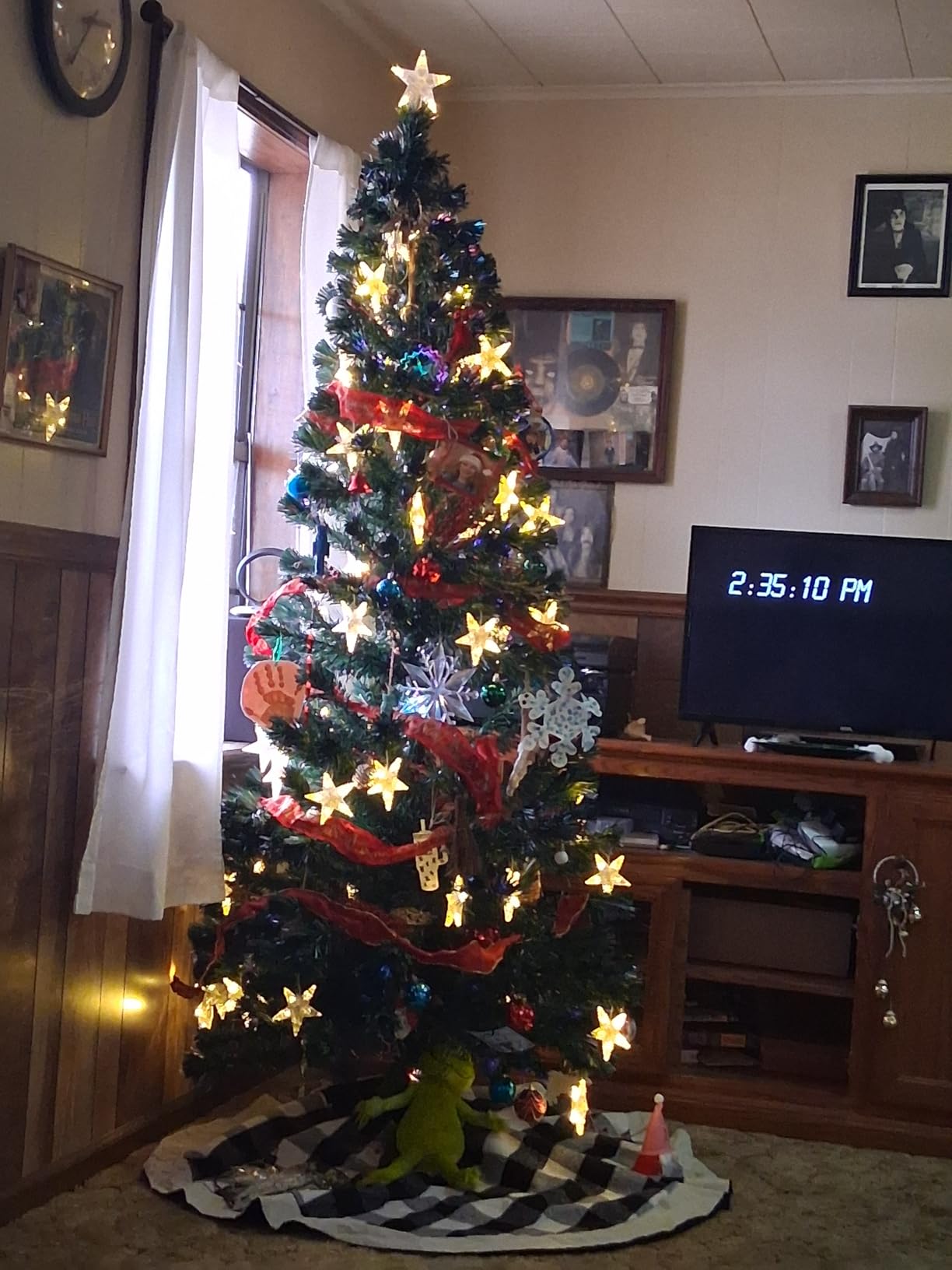 Juegoal 6ft Pre-Lit Artificial Christmas Tree, Lighted Optical Fiber Xmas Trees with Warm White Large Stars & Color Changing Optical Fiber Lights, Party Home Holiday Green Fake Tree with Metal Legs customer photo 2