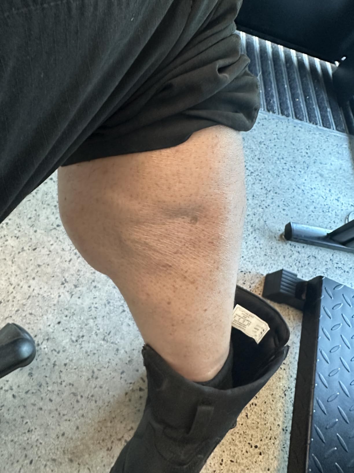 EVERYMATE Steel Calf Raise Block, Standing Calf Machine for Stretching Calf Muscles, Relaxing Ankles, Anti-Slip Solid Platform customer photo 2