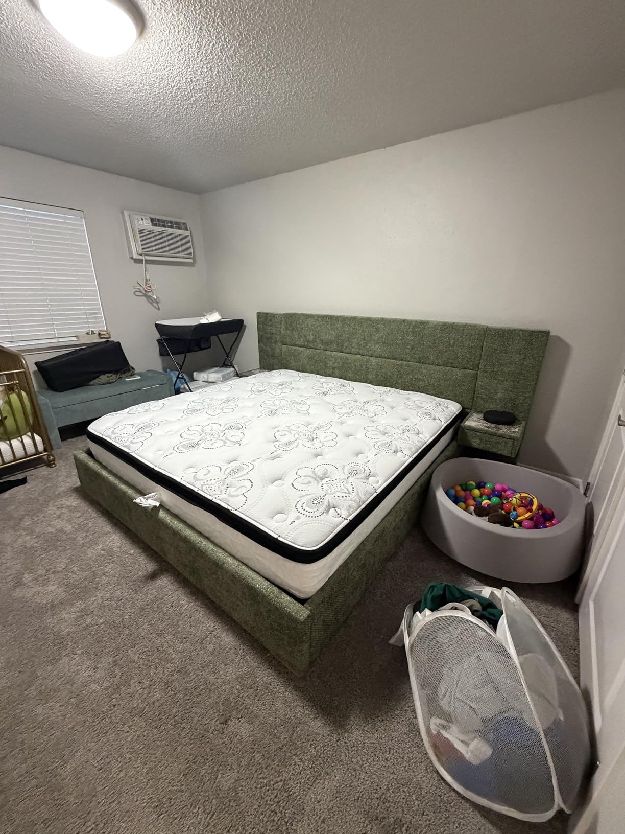 Signature Design by Ashley 12 Inch Hybrid Mattress Queen customer photo 2
