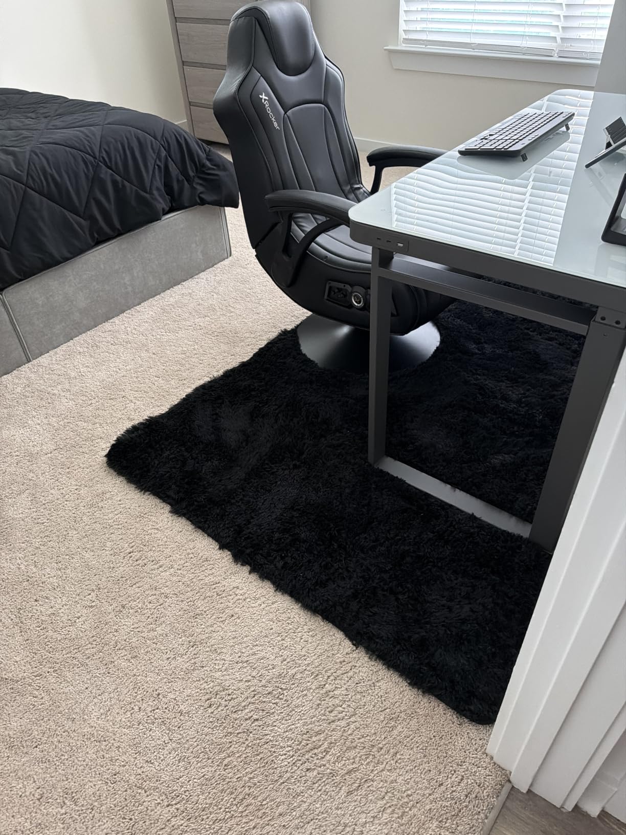 FinRèc Soft Black Area Rugs for Bedroom Living Room, 4x6 Feet Modern Indoor Fluffy Shaggy Rug, Non-Slip Fuzzy Furry Rug for Nursery Kids Room Dorm Room Home Decor, High Pile Plush Floor Carpet customer photo 1